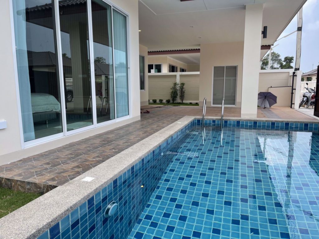 house with pool pattaya