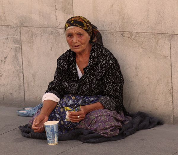 beggar lady leads4biz